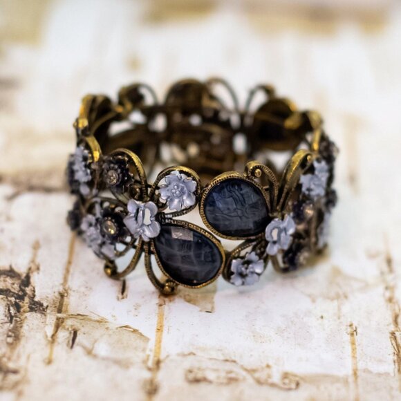 7 inch, Vintage Floral Beads Gold Tone Butterfly Bracelet - B18 - Picture 1 of 3